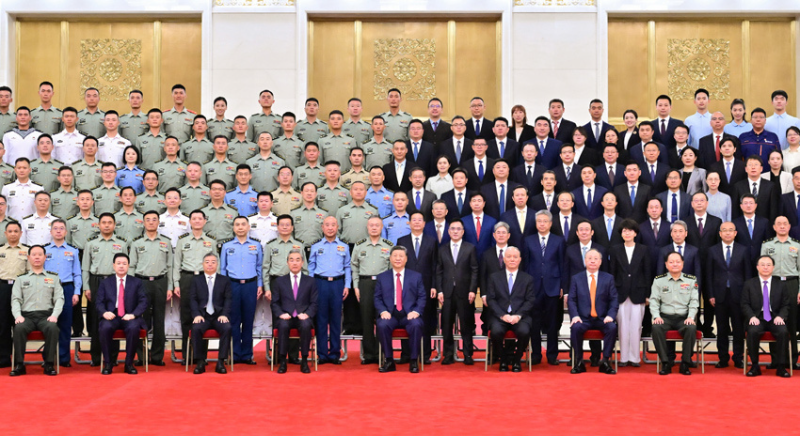 習近平親切接見中國人民抗日戰爭暨世界反法西斯戰爭勝利80周年紀念活動籌辦工作各方面代表
